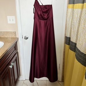 Bridesmaid one shoulder dress